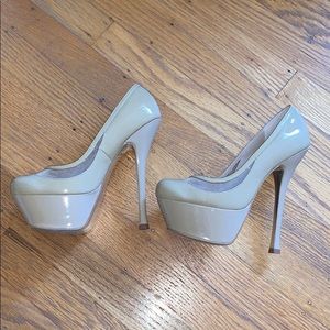 Tan/nude pumps size 5, like new, 5.5” high, mesh